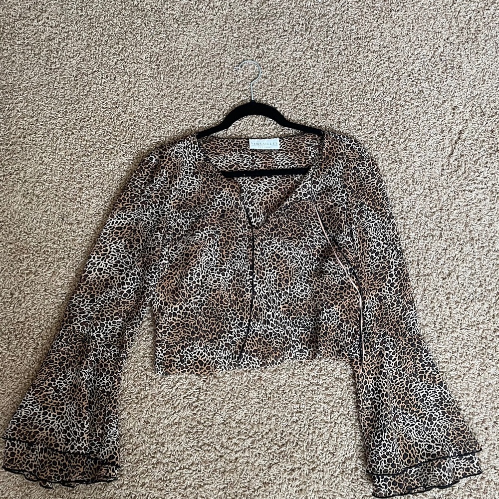 Cropped cheetah top with bell sleeves